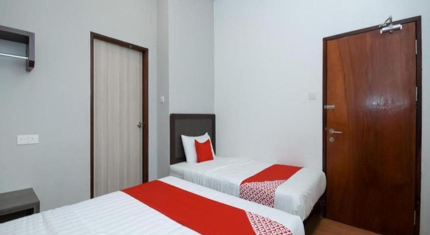 Oyo 1111 Harmony Stay Miri Exterior photo